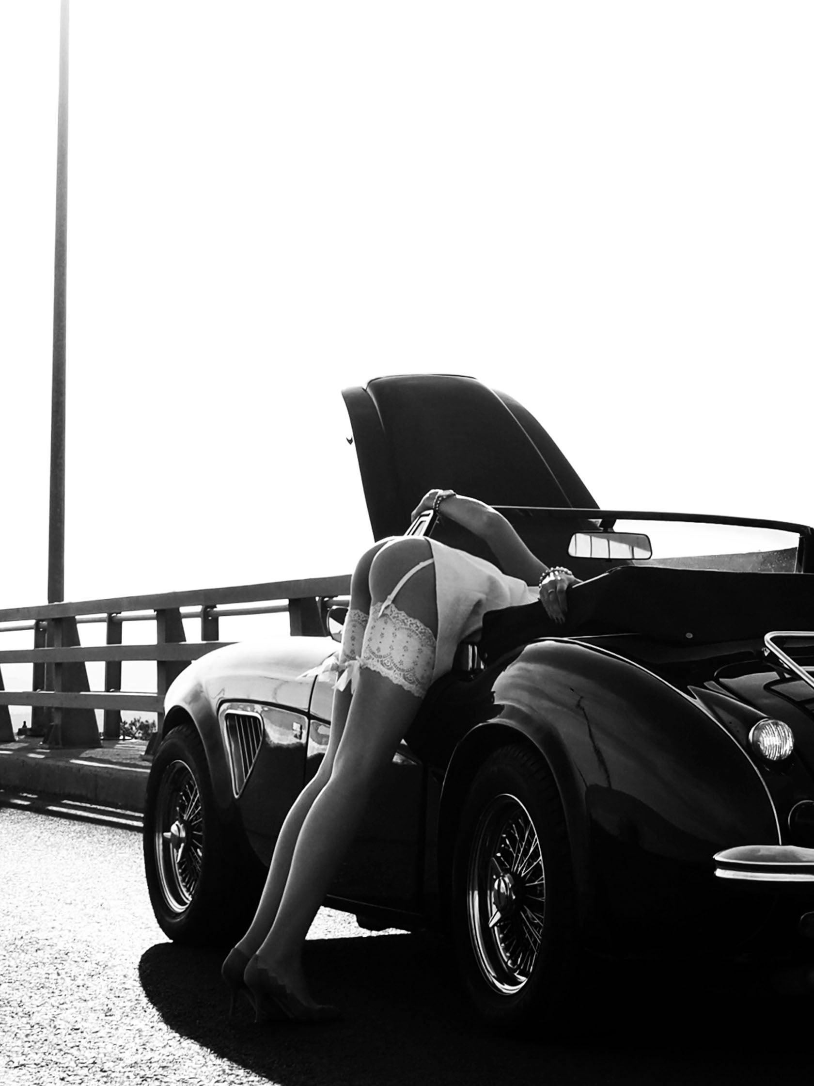 Le Voiture Le Panne by Vassilis Pitoulis - Mankovsky Gallery