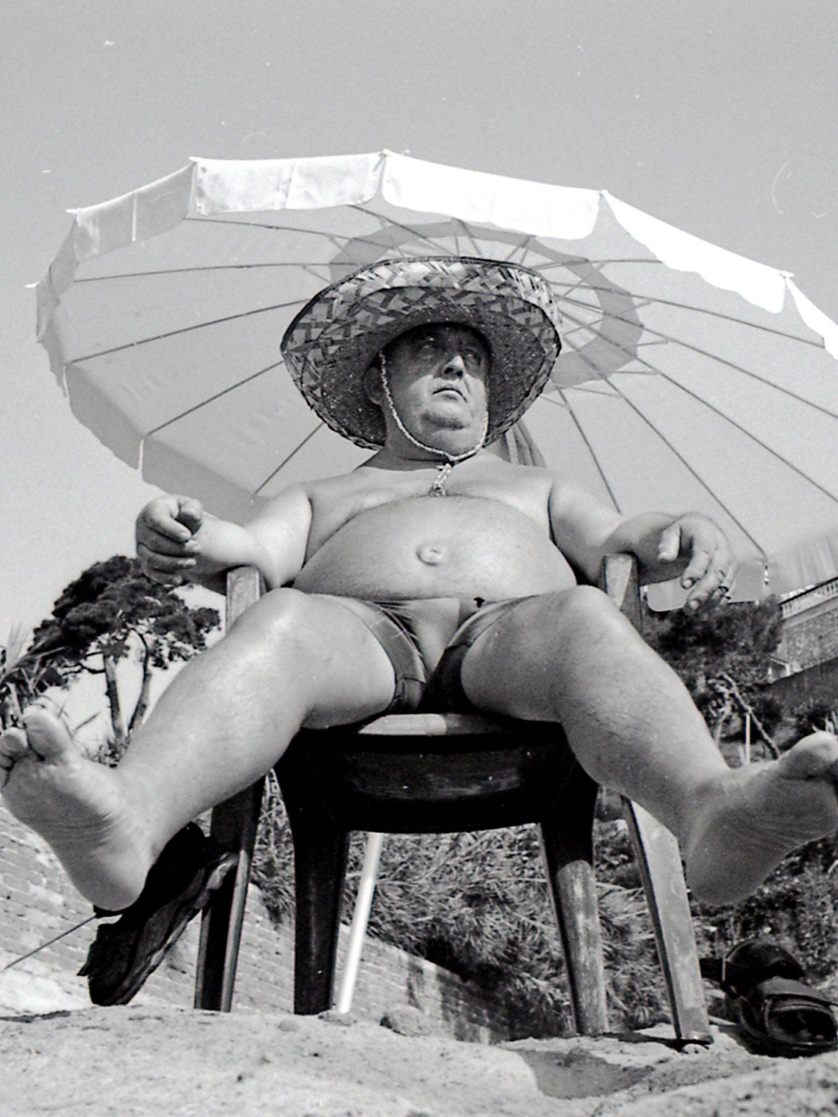 Relax by Robbie McIntosh - Mankovsky Gallery